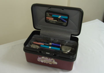 J حقائب ماكياج